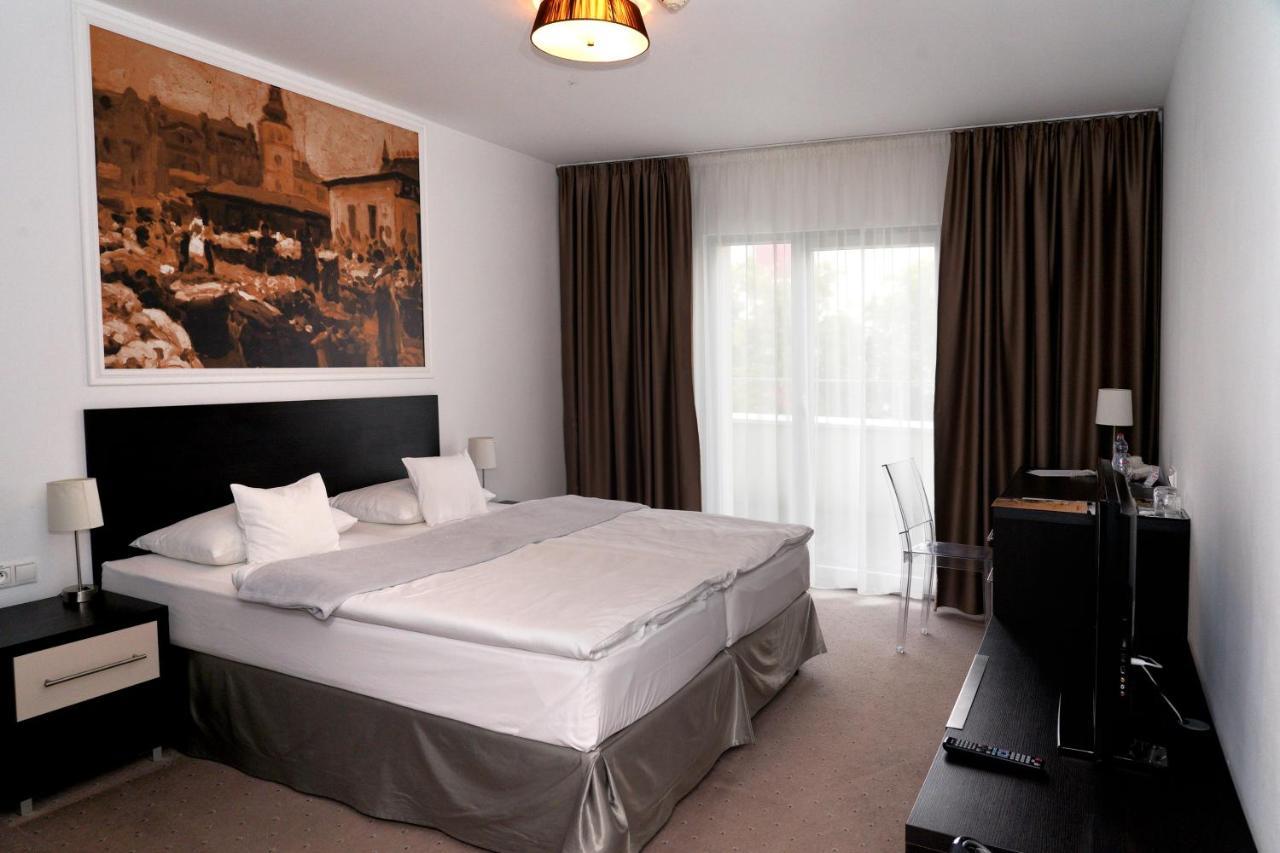 Hotel Mousson Nagymihály Kültér fotó