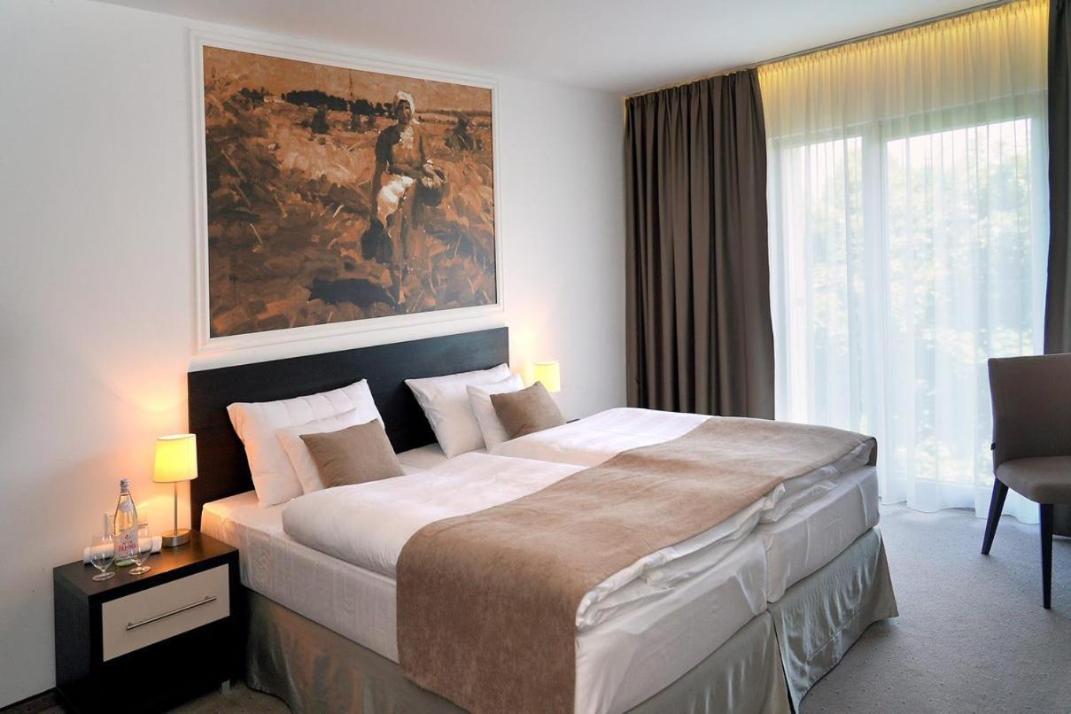 Hotel Mousson Nagymihály Kültér fotó
