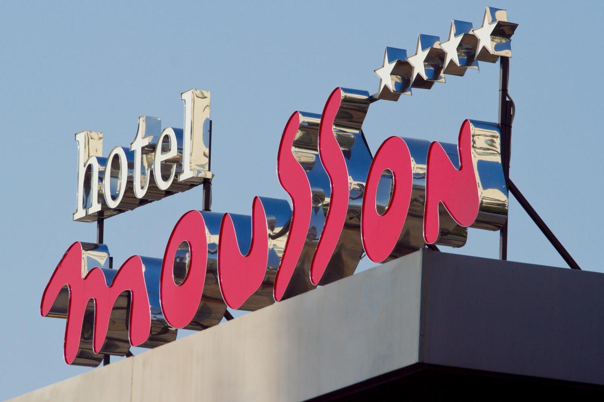 Hotel Mousson Nagymihály Kültér fotó
