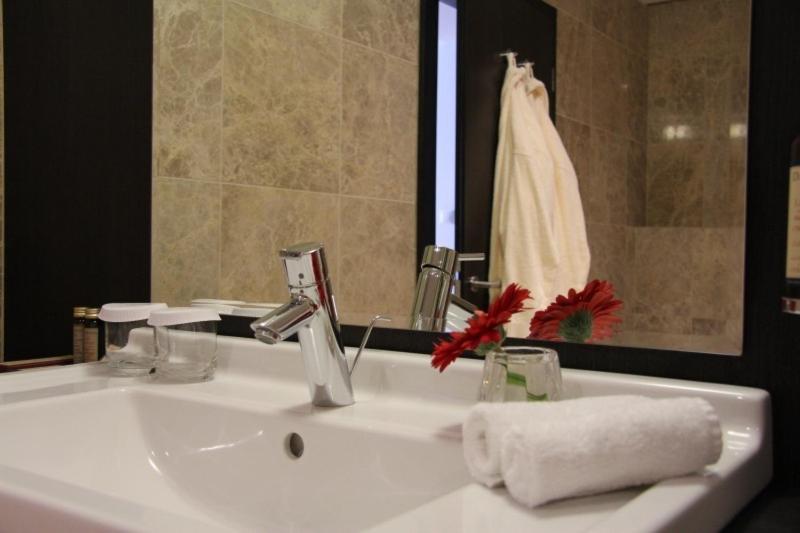 Hotel Mousson Nagymihály Kültér fotó